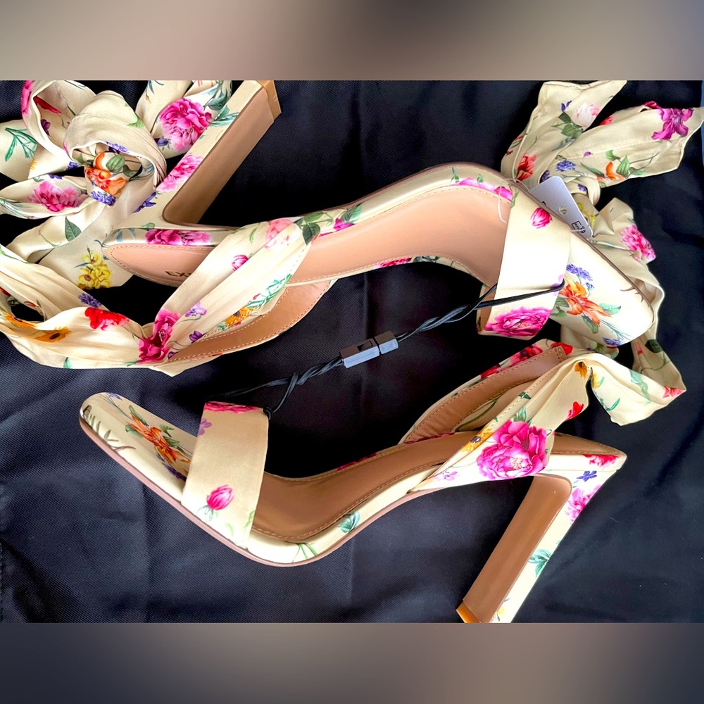 Express Floral yellow sandals!